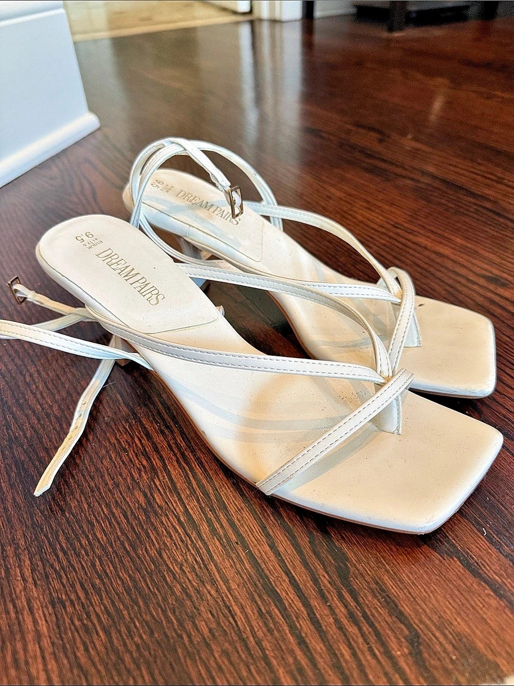 Dream Pairs Square-Toe Thong Kitten Heel Sandals White